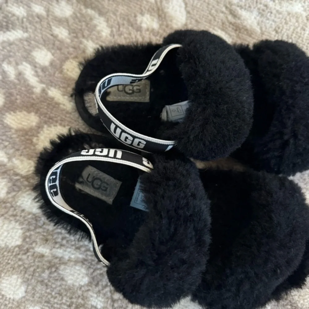 UGG Oh Yeah Girl’s Black‎ Sheepskin Slingback Slipper Sandals Size 12